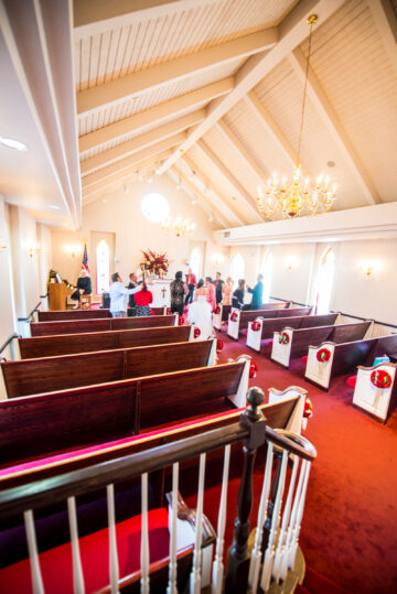 Kleine Hochzeit in einer Kapelle