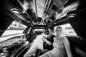 Frauen in einer Limousine